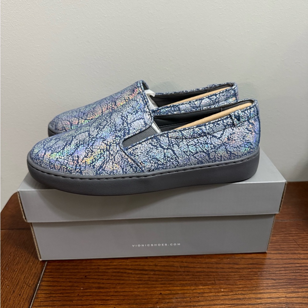 Vionic Avery Metallic Slip On sneaker NEW